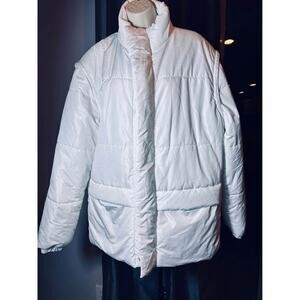 NWOT: White women’s puffer jacket